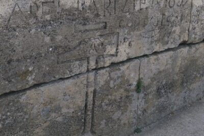 Enlarge image 1 on 3, modal window