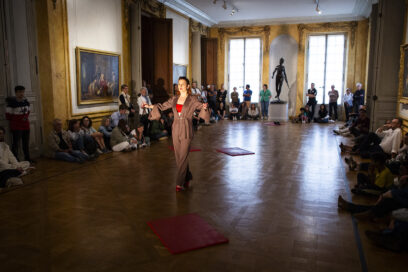 Performance de la danseuse et chorégraphe Léa Carlosema au Musée des Beaux-Arts lors des Journées européennes du patrimoine à Tours samedi 21 septembre 2024. - Agrandir l'image, fenêtre modale